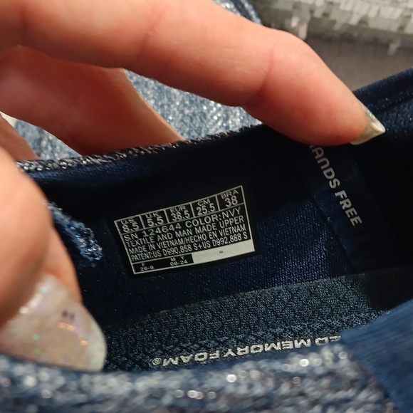 Sketchers go walk, slip-ins.navy and metallic silver, super comfy worn once size - Picture 4 of 6